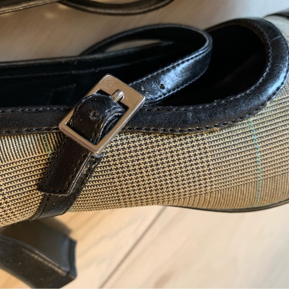 Plaid Heels with Black Tips - Picture 7 of 10